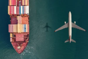 فرق حمل و نقل دریایی و هوایی: کدام‌ یک انتخاب بهتری است؟